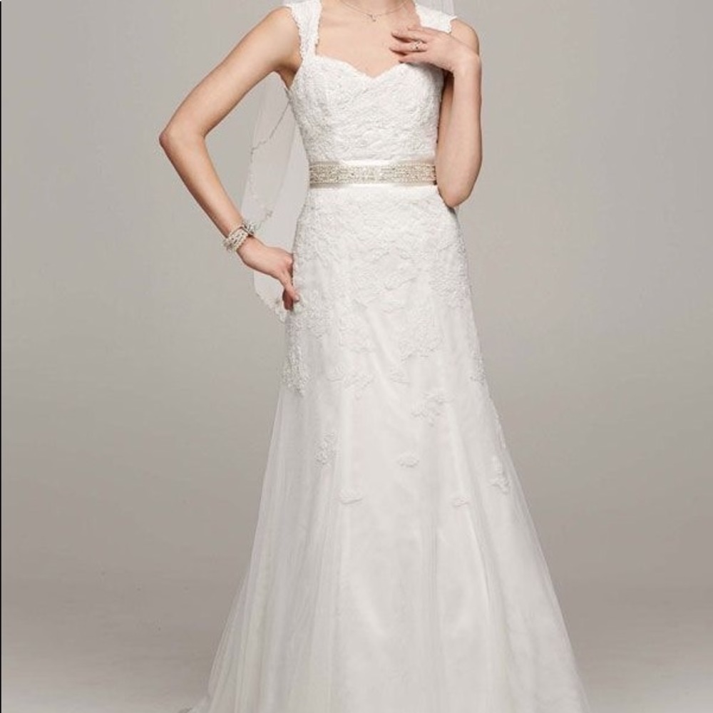 David's Bridal Collection Lace Wedding Dress Sz.2